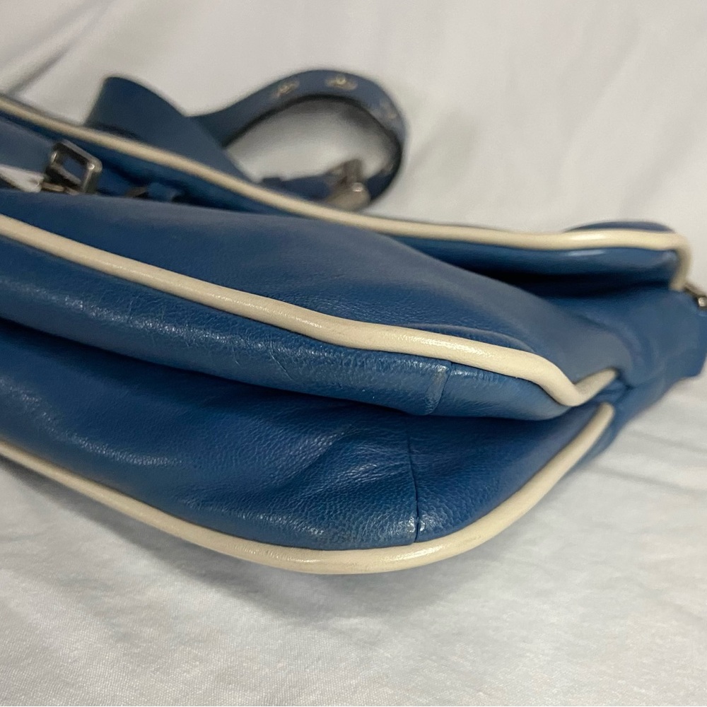 Prada vintage leather bag EXCELLENT CONDITION blue w white piping lock/keys - Picture 6 of 12